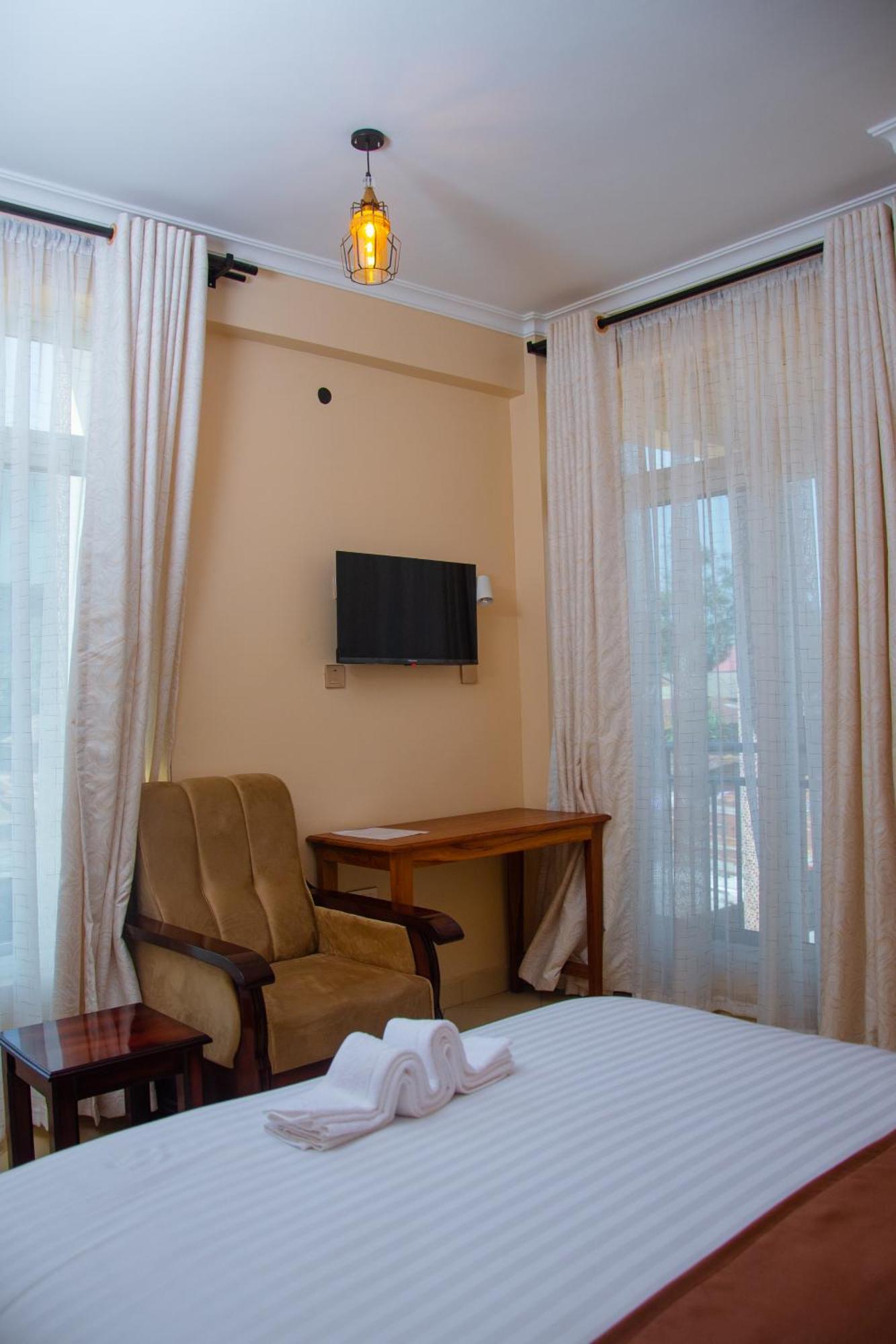 Aves Executive Hotel Arusha Exterior foto